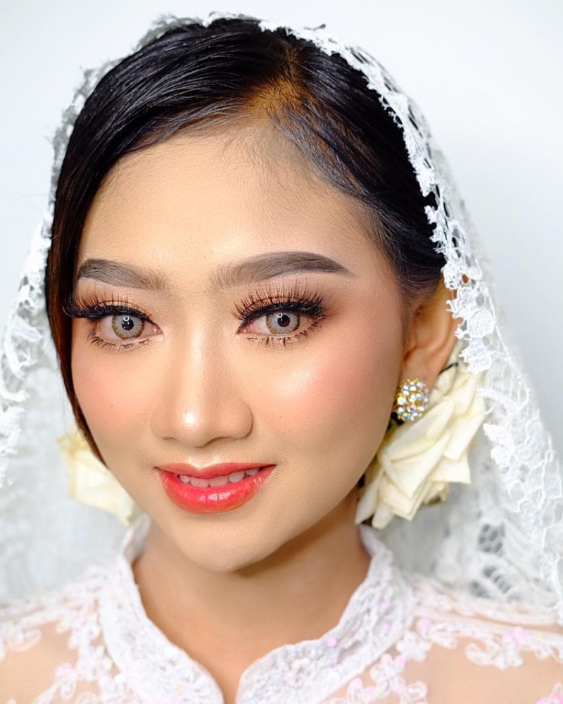 Akad Kori💞#Alhamdulillah #makeup @kikyrahmadini.makeup #weddingattire @kyra_weddinggallery #hairdo 