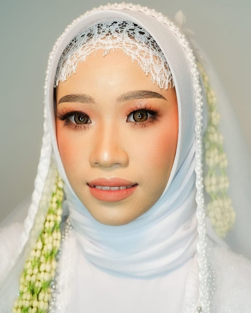 Akad Teh DianaðŸ’–
#Allamdulillahhallal#team@kyra_weddingplanner #makeup @makeupby.riens #crew @nengs_makeup 
