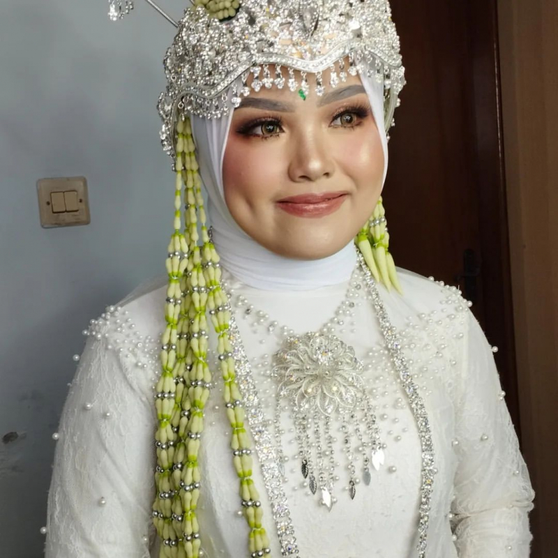 For @kyra_weddinggallery #makeup @kikyrahmadini.makeup #hairdo @deviayoosef @yasintapril
#salonbandungriaspengantin#sanggul#sasak#hairdosiger#zonabatak#hairartistry#Hairbyme#hairandmakeupbdg#braids#hairdobandungmurah#Fingerwave#hairupdostyle#braidlov