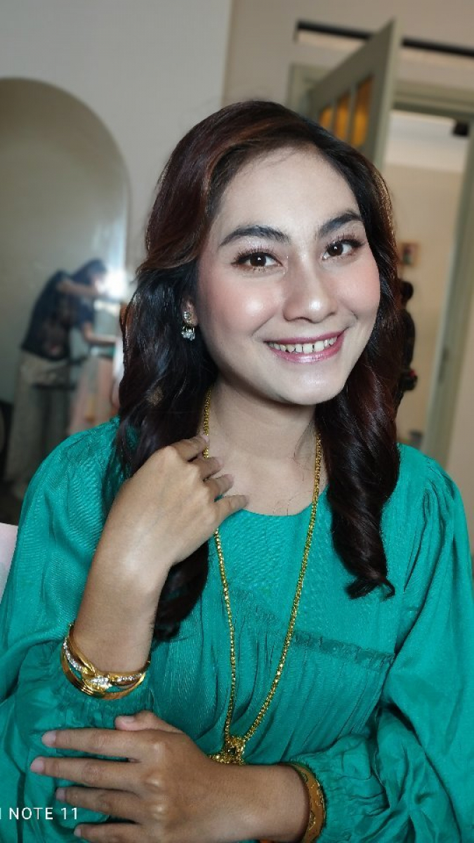 Emang Boleh Segonjreng Ini @nurbonitas 
#makeuphairdo @deviayoosef 